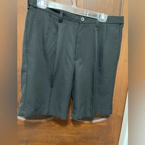 Cool 18 Pro men’s black pleated Golf shorts size 34